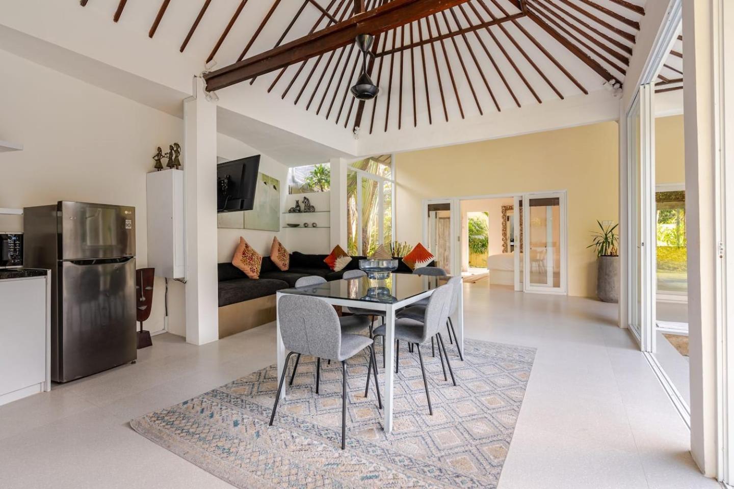 Villa Sitara, Sitara Villa Group Семіньяк Екстер'єр фото